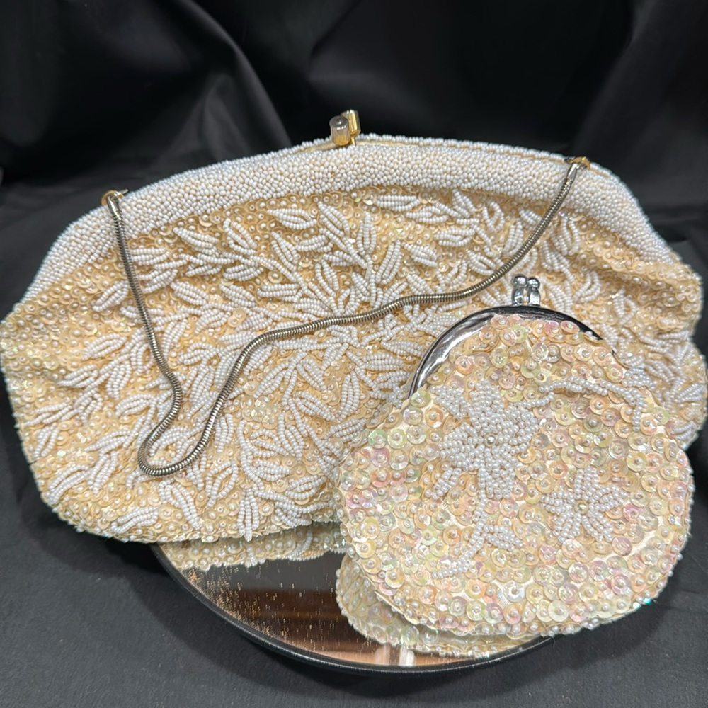 La Regale Sequin and seed Beaded Evening Vintage bag clutch with kiss locks